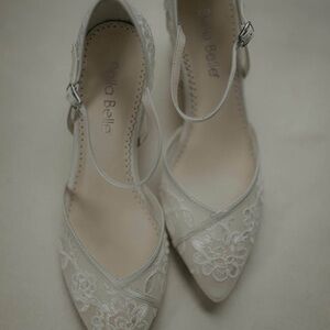La Belle Women's White Lace Heels